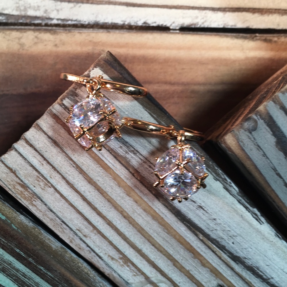 CRYSTAL & GOLD COATED EARRINGS. 1 Left - Picture 6 of 8